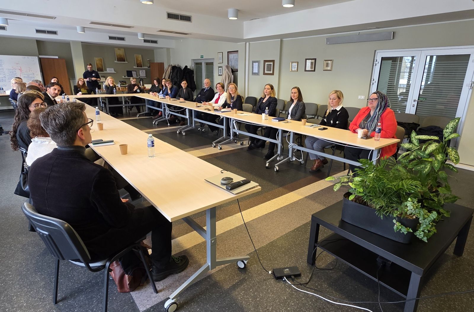 0225-amcham2.jpg